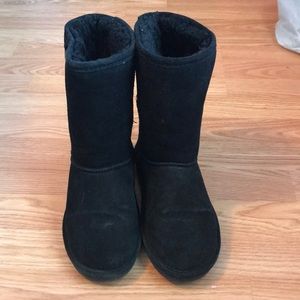 Black bearpaw winter boots